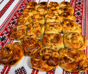 Plăcintă boierească cu brânză și verdeață <strong style="color: red;">1kg</strong>